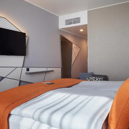 - The Niu, Hub Messe By Ihg Отель 3*