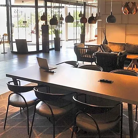 - The Niu, Hub Messe By Ihg 3* דיסלדורף