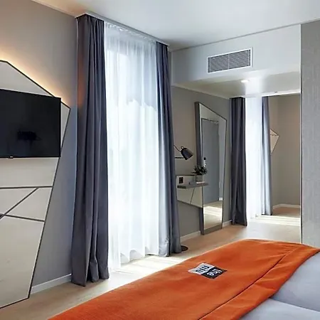 מלון - The Niu, Hub Messe By Ihg 3*